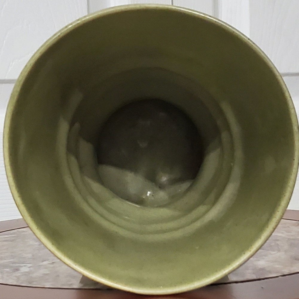 Vntg 8 1/4" Green Pottery Vase - Picture 4 of 8